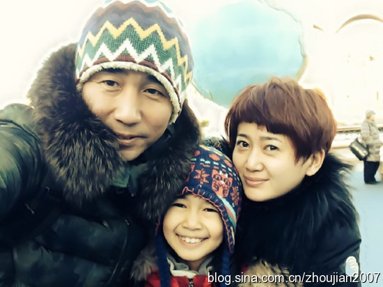 组图：沙宝亮娇妻女儿曝光 妻子干练女儿清秀