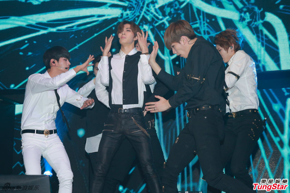 组图：韩国组合VIXX香港见粉丝 劲歌热舞不停