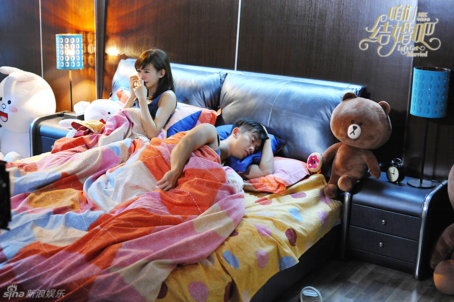 组图：《结婚吧》曝郑恺露臀照 床戏挑逗陈意涵