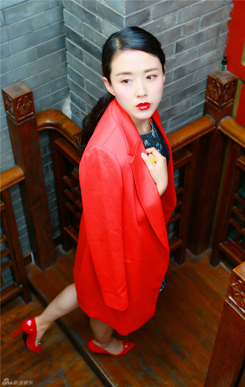 组图:颜丹晨双面写真 一笑倾城展超燃魅力