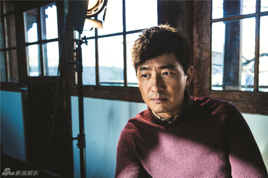 组图：郭晓东曝怀旧写真 冬日阳光映衬文艺暖叔