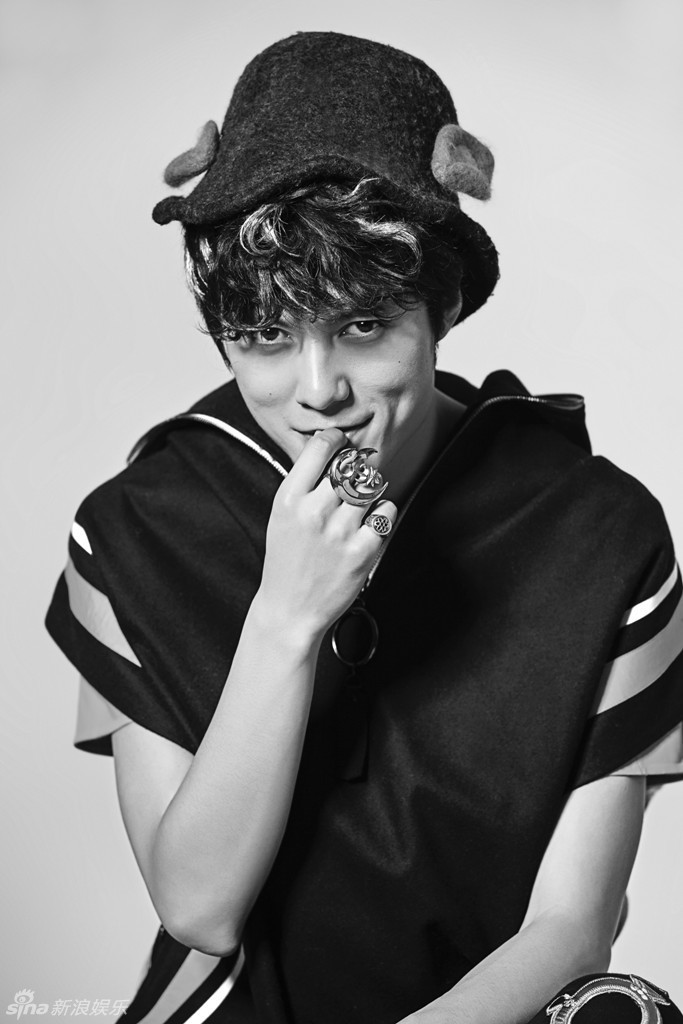 组图：张超最新写真 尽显酷帅冷峻一面