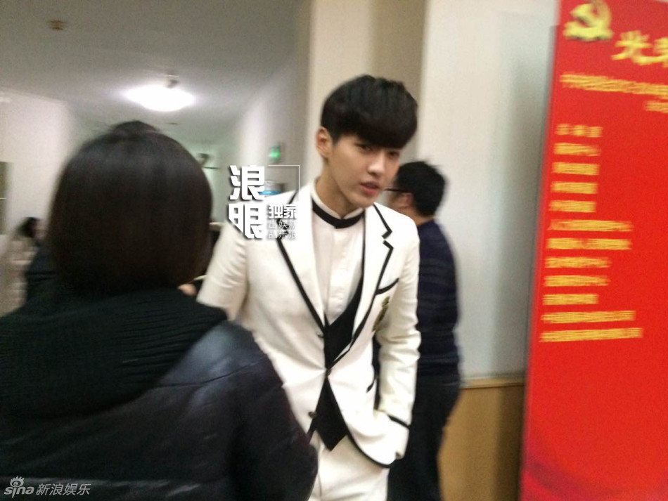 组图：央视春晚第三次彩排 鹿晗陈伟霆亮相