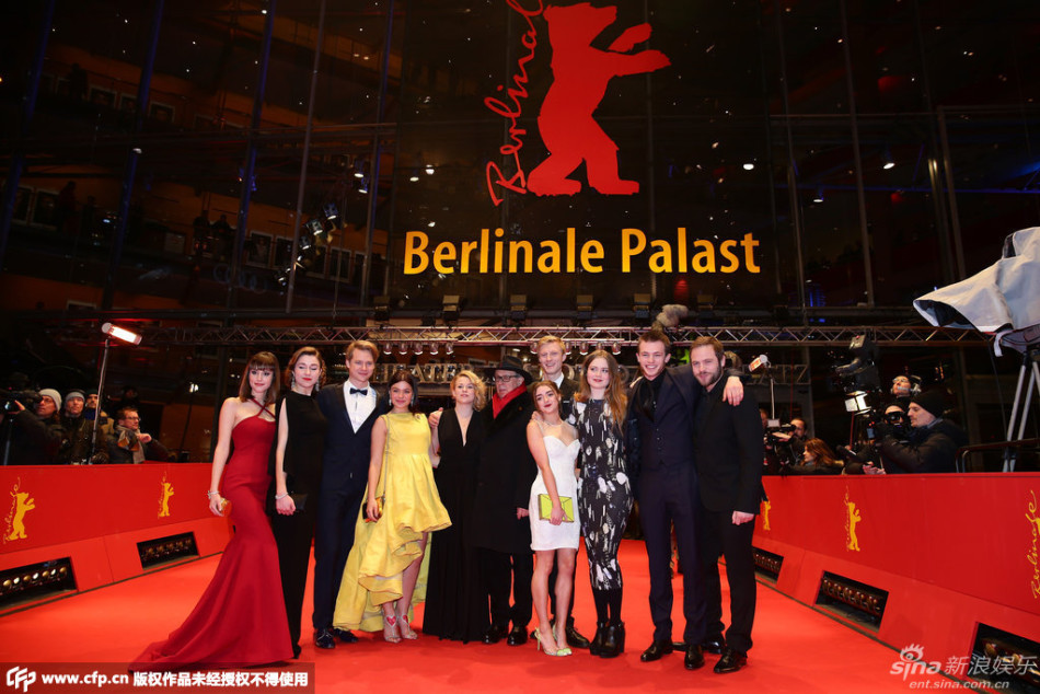 组图：《我们做梦时》首映 娜塔丽装扮清新助阵