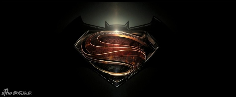 组图：先睹为快！《蝙蝠侠大战超人》雨中开虐