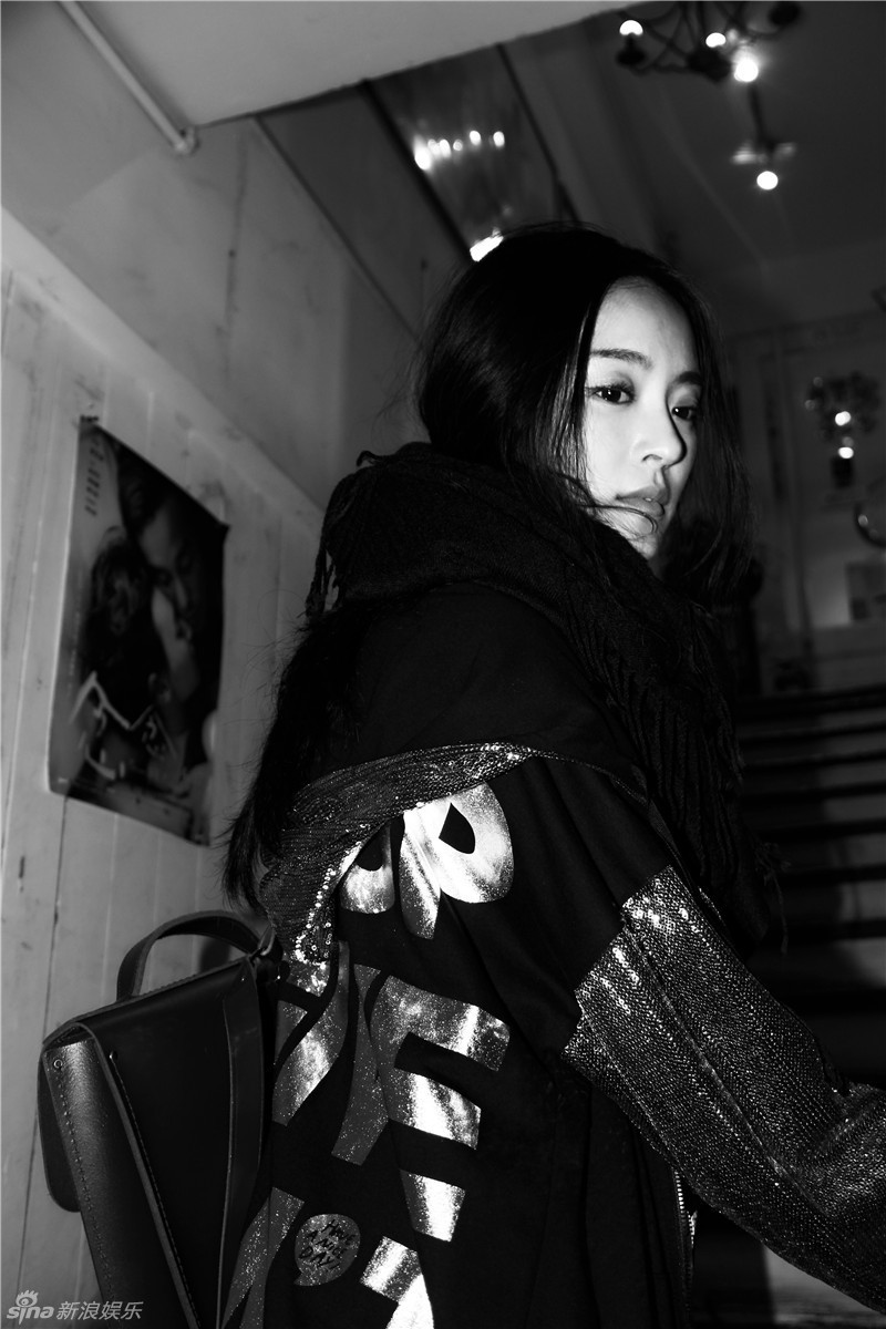 组图：种丹妮黑白写真 文艺范儿十足