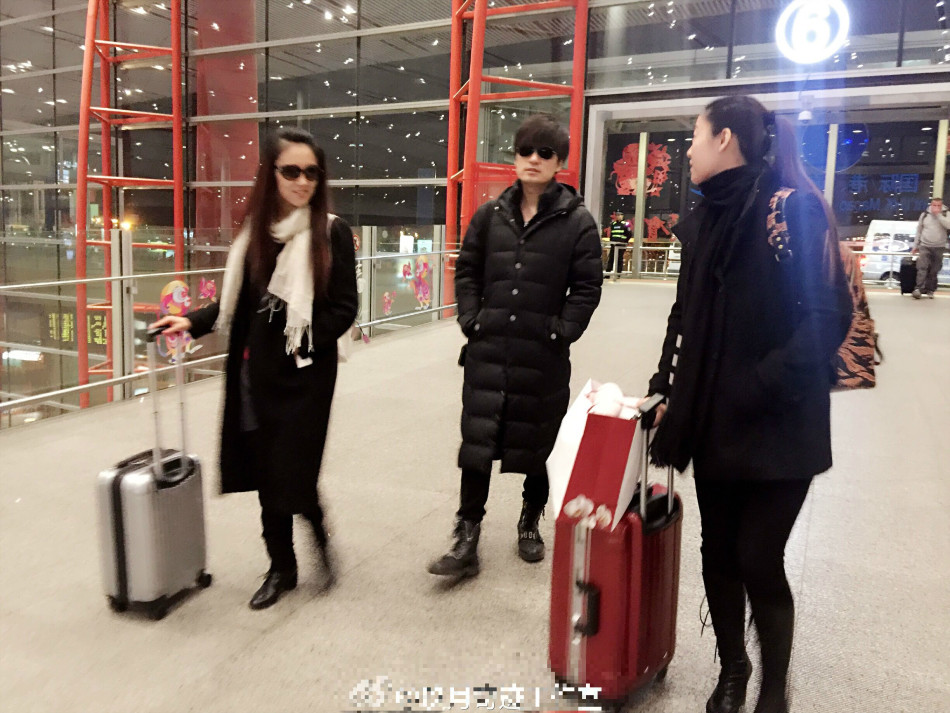 组图：玖月奇迹春晚后的72小时 捞金度假陪父母