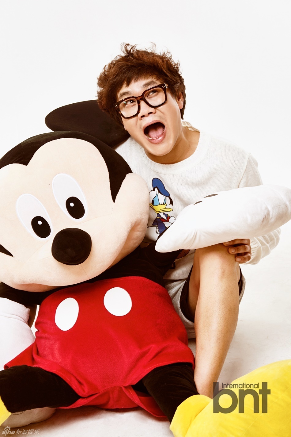 组图：韩星柳正男拍写真 表情逗趣展搞笑本色