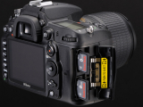 ῵D7000 