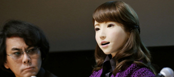 日本大学科研团队研发与人对话“美女机器人”