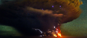 智利火山喷发遮蔽星空如“世界末日”