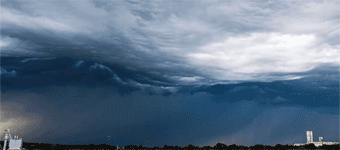 延时摄影:天空中的惊涛骇浪