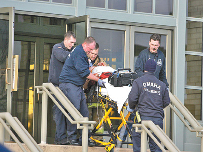 美枪手商场杀8人自尽 留遗书我要出名了_新