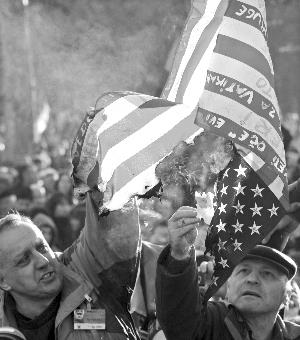 塞尔维亚人火烧美使馆