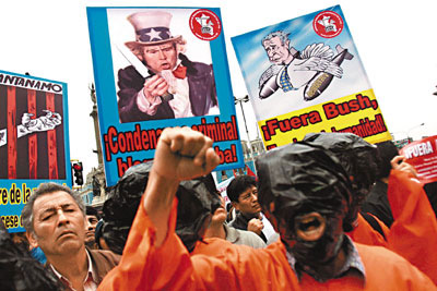 布什在APEC会议上自嘲被逼退休