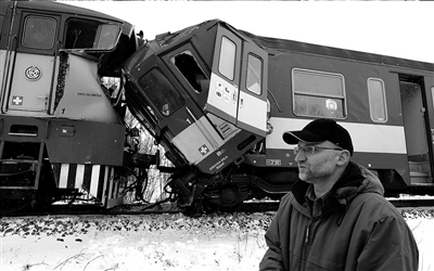 当天,捷克发生两列客运火车相撞事故,共造成40余人受伤,其中3人重伤.