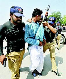 巴基斯坦真假警察火并8小时