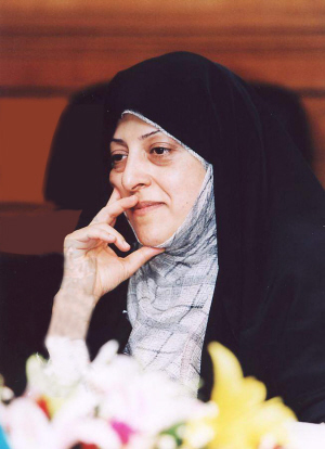 伊朗总统大选打响拉票战