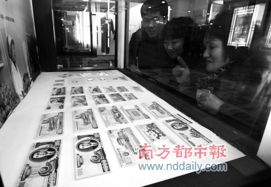 17年来朝鲜首换货币 100旧币兑1新币 平壤商店