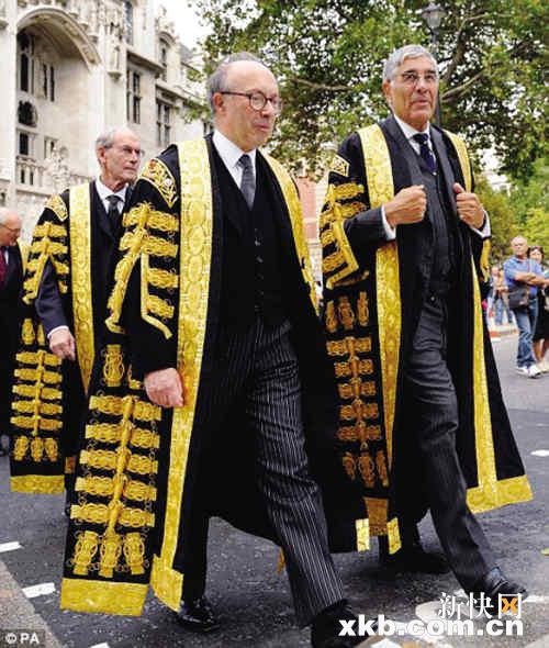 英最高法院传统法袍价值14万英镑遭抨击