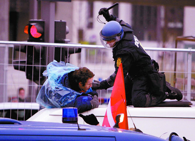 中国代表3次拍案而起(图)_新闻中心_新浪网