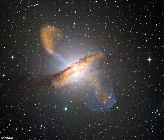 射电天文球望远镜拍到黑洞粒子喷发清晰照片