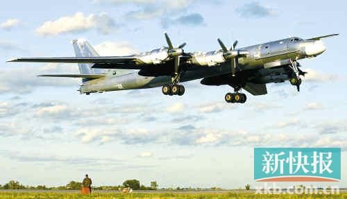 俄轰炸机在日本领空附近巡逻