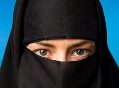 英穆斯林女性陪审员不肯摘头巾被法官当庭撤换