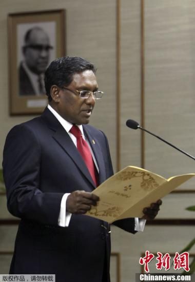 ����ʱ��2��7�����磬����������ͳ��ϣ�¡���ɣ(Mohammed Waheed Hassan)���ľ�����ͳ������󷢱��ĵ绰�����У���������������ǰ�ӣ���ͬ�����ƽ�����ٵ���������