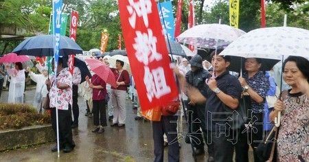 ����5��15�����磬�������ǰ��е����ǹ�԰�ھ��м��ᣬ�μ��߿������������ص��������ظ�����