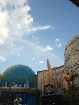 大雨来袭 日本迪斯尼、天空树多处高挂双彩虹