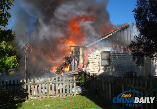 US Indiana a small plane crashed into a residential area exploded [1] - Chinese International