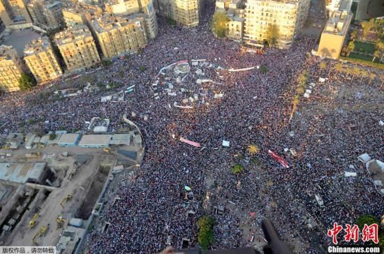 ����ʱ��2013��7��26�գ��������ޣ��¶���֧�����ڽ�Ź㳡����ʾ������������������26�����ڶ�����о��д��ģ����ʾ�����¶���֧�����뷴�����Լ����������ڿ��ޡ�����ɽ��ȵط����ĳ�ͻ���ڳ�����