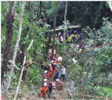 马来西亚客车坠崖 29人遇难,其中包括24名华人