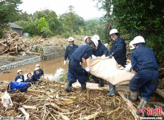 ����ʱ��2013��10��16�գ��ձ�������26��̨�硰Τ����̨��Ϯ���������ϲ�һ��С��������ʯ�������������򽫽�һ��������ͼΪ�����󵺣���Ԯ��Ա�����Ѿȡ�