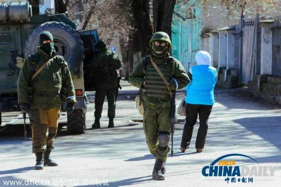 俄罗斯军队占领克里米亚军事基地[1]