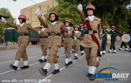 <em>巴基斯坦女性</em>救援队员参加检阅 英姿飒爽[1]- 中