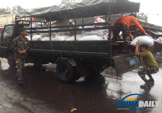 台风横扫马尼拉 菲政府和学校关门贫民窟雪上