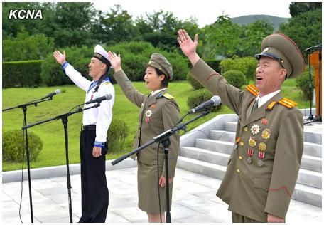 朝鲜人民军指挥成员和陆军,海军,航空与防空军官兵参加了誓师大会.