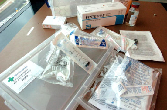 作出裁决,认为加拿大刑法中将协助死亡定为犯罪违背了重病患者的权利