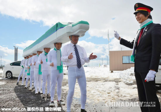 北海道新干线明年春开通 民众推出列车造型帽子造势[1]- 中国日报网