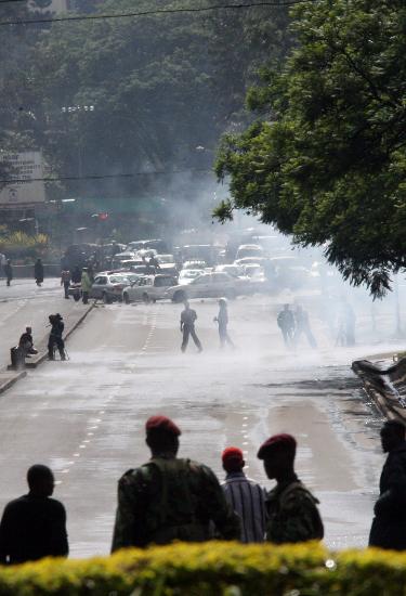 图文:肯尼亚政府加强警力维持秩序