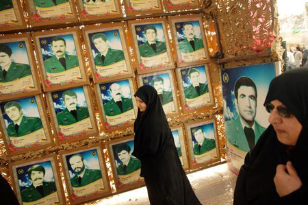 组图:伊朗民众哀悼先知默罕默德