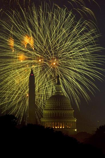 组图：美国各地举行焰火表演庆祝国庆日