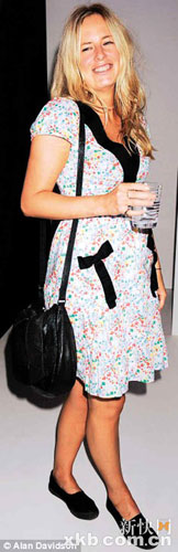 英国媒体称哈里王子携新欢回王宫过夜(组图)