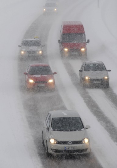 国际新闻 正文 1月7日,芬兰南部地区出现暴风雪天气,严重影响该