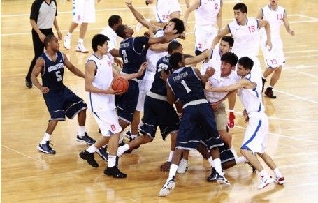 美媒称中美篮球交流赛打架收场 美人员遭袭(图