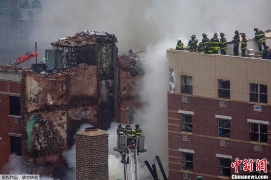 当地时间3月12日，纽约曼哈顿一建筑楼爆炸，目前已经造成数十人伤亡或失踪，当局极为忧虑死伤人数有可能继续上升。图为爆炸现场。
