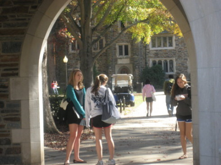 美国人阶层划分:<em>大学</em>生打扮等(组图) - 东方留