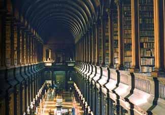爱尔兰圣三一学院古老的图书馆(图)